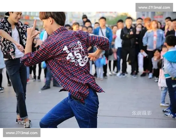 聚焦鬼步舞比赛的城市街舞高手巅峰对决点燃青春激情之夜盛典华彩